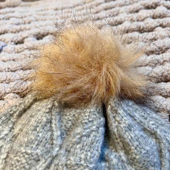 Love & Lore Grey Knit Pompom Toque (NWOT) - Picture 5 of 6